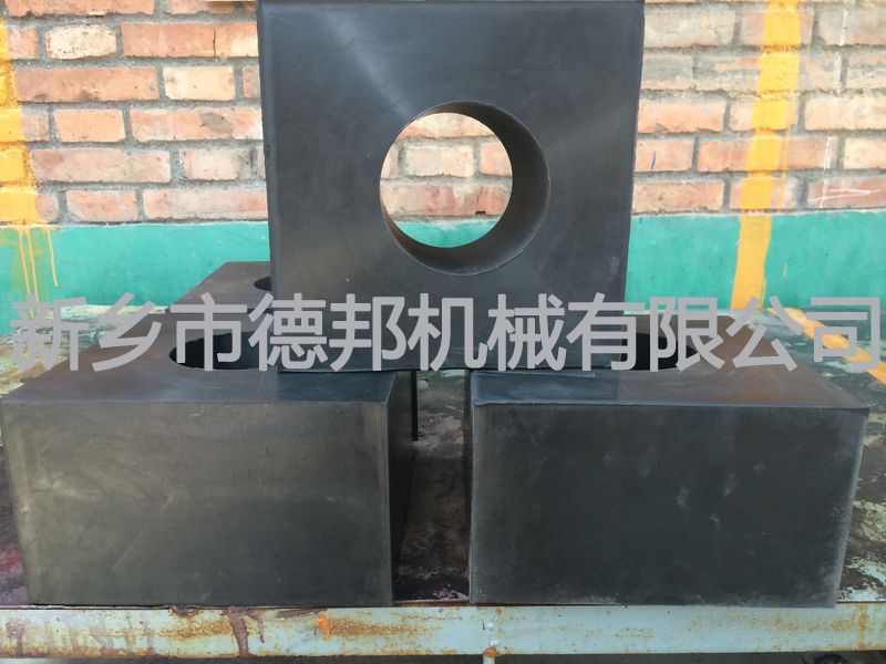 𽺼